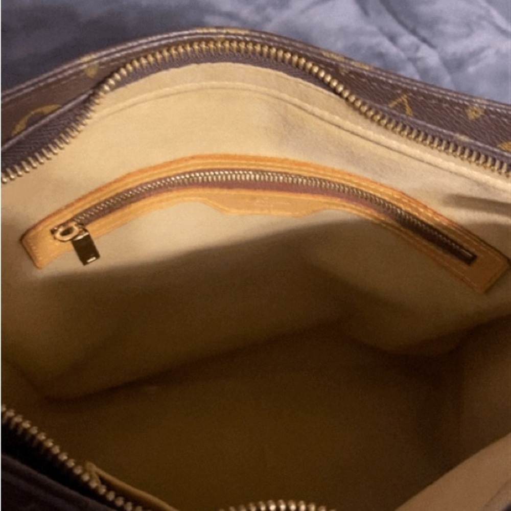 Louis Vuitton Shoulder Bag.  Gently used. Excellent condition - Picture 3 of 4